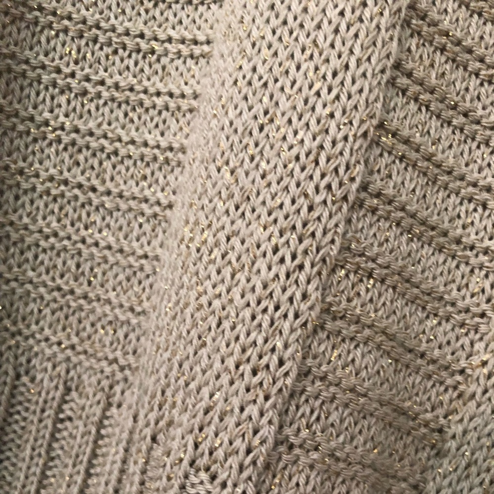 Motivi V-Neck Metallic Gold Weave Knit Shimmery Top - Picture 14 of 16